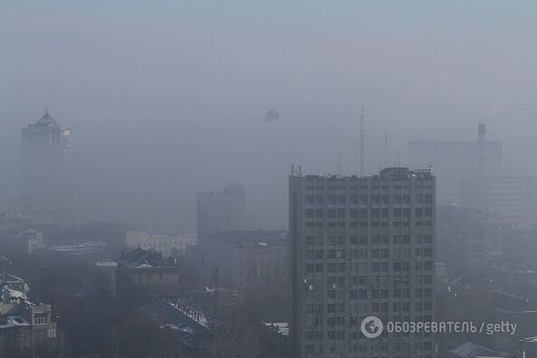 "Как Пекин": киевляне вновь жалуются на туман и запах гари в городе