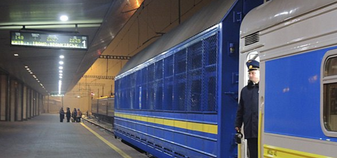 В Украине запустили первый "поезд-трансформер"