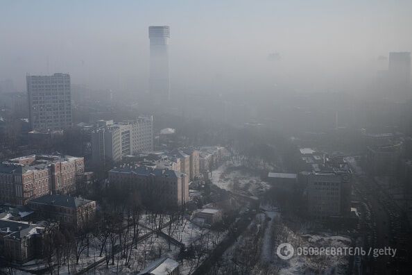 "Как Пекин": киевляне вновь жалуются на туман и запах гари в городе