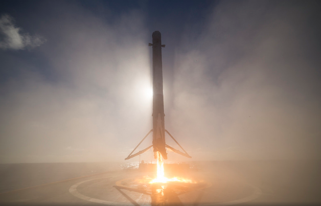 SpaceX показала момент приземления ракеты Falcon 9: завораживающие фото