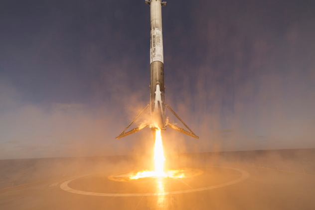 SpaceX показала момент приземления ракеты Falcon 9: завораживающие фото