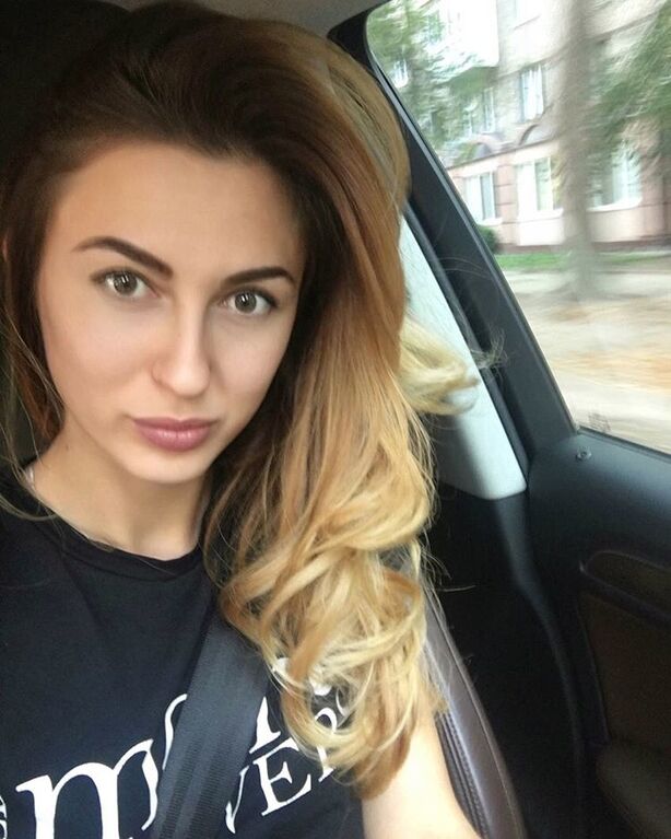 Жена футболиста сборной Украины очаровала интернет своей внешностью