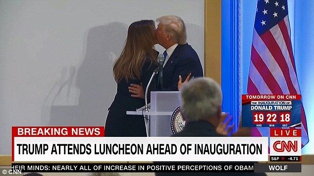 Зірвала оплески і поцілунок чоловіка: Меланія Трамп дебютувала в Вашингтоні