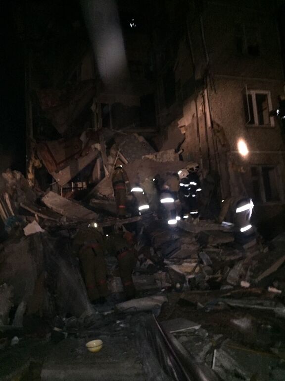В Казахстане рухнувшая многоэтажка похоронила 9 человек: появились первые фото и видео