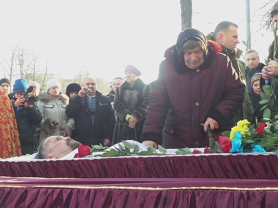 В Киеве попрощались с убитым на Донбассе героем "Козаком": опубликованы фото и видео