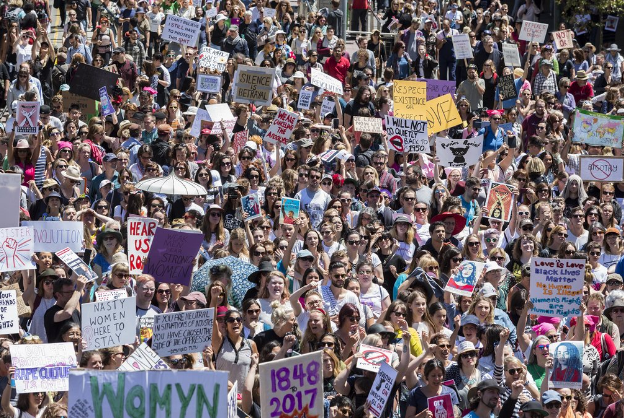 "Не сунь свої руки у наші труси!" По всьому світу пройшли жіночі марші проти Трампа