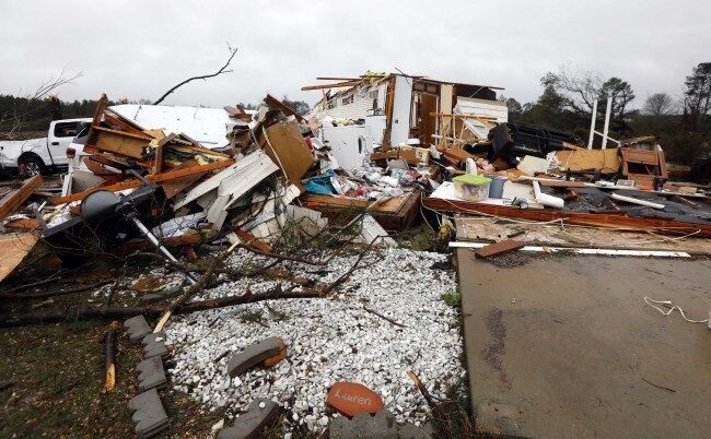 На США обрушился смертельный торнадо: опубликовано фото и видео