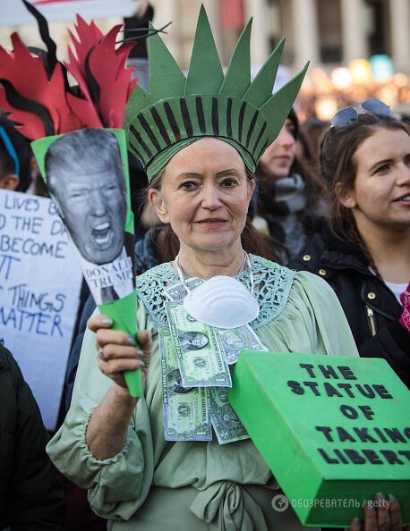 "Не суй свои руки в наши трусы!" По всему миру прошли женские марши против Трампа