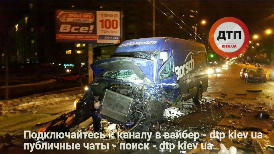 Намагався втікти: у мережі з'явилися фото страшної п'яної аварії у Києві