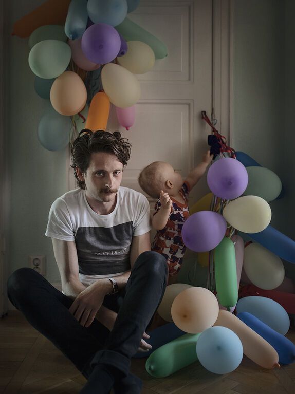 Чоловіки в декреті: фотограф зі Швеції показав неймовірні знімки новоспечених татусів