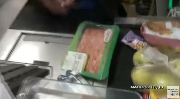Скандал с червями в фарше: в киевском супермаркете нашли виновного