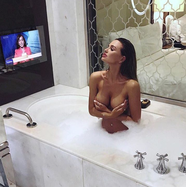 Роскошный отель в Дубае запретил российским звездам делать развратные фото на его территории