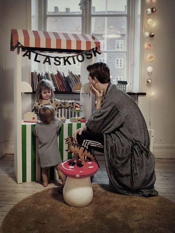 Чоловіки в декреті: фотограф зі Швеції показав неймовірні знімки новоспечених татусів