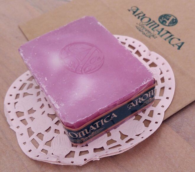 Їсти, пити, нюхати: в Словенії випустили продукти з зображенням дружини Трампа