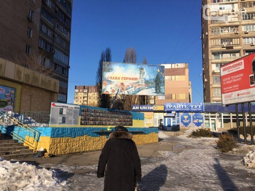 Второй раз за месяц: в Кривом Роге сожгли флаг Украины у стелы Героев АТО. Фотофакт
