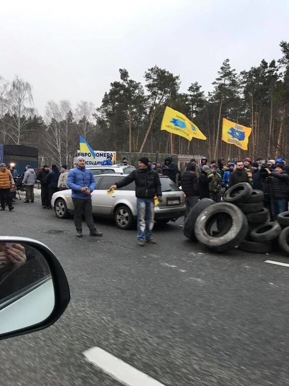 Шини, що палають, і затори: протестувальники заблокували в'їзди до Києва