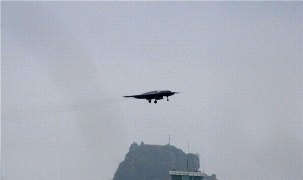 Невидимий для радарів: Китай провів випробування нового безпілотного бомбардувальника