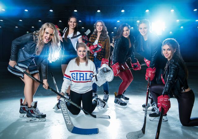 "Упадут в обморок!" Российские хоккеистки снялись в странной фотосессии