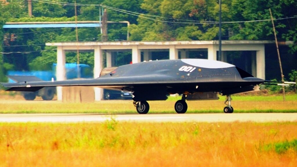 Невидим для радаров: Китай провел испытания нового беспилотного бомбардировщика