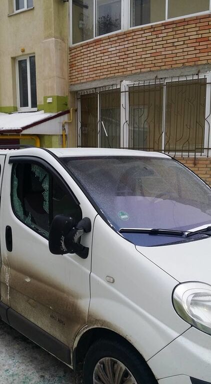 "Сволочи украли все": во Львове ограбили авто волонтеров с подарками для бойцов АТО. Фотофакт
