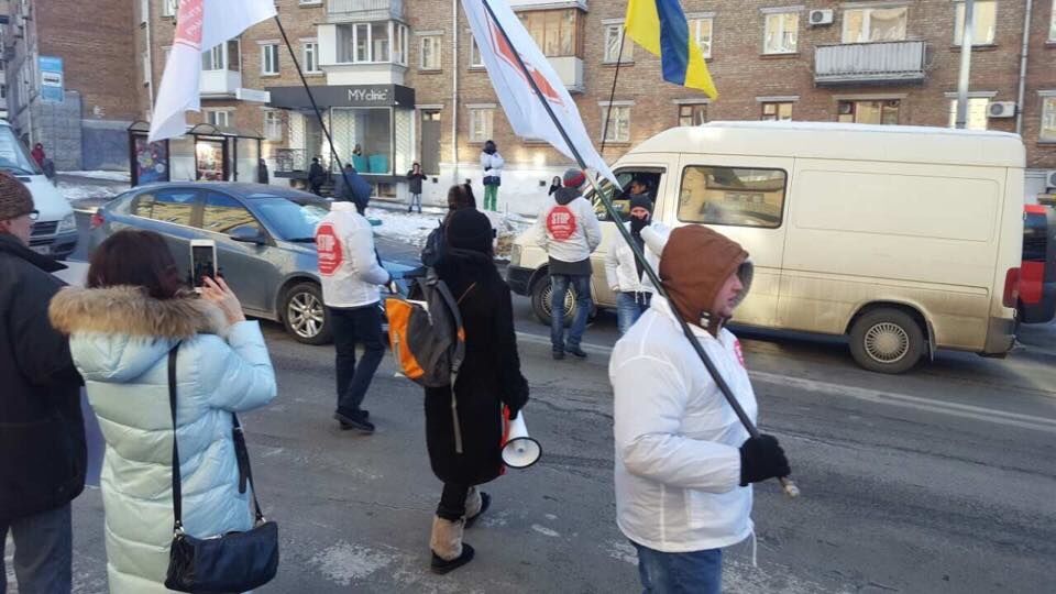 В Киеве на Печерске перекрыли движение из-за строительного скандала. Фотофакт