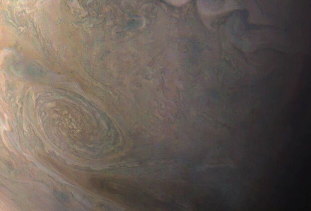 NASA показало, как выглядит гигантский вихрь на Юпитере: опубликовано фото