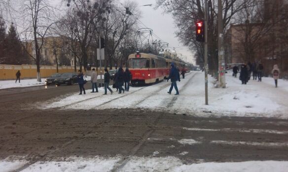 Коллапс: в Киеве в пробку попали около 20 трамваев. Фотофакт