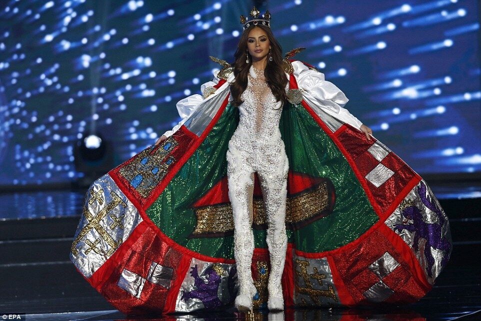 Шоу национальных костюмов на "Мисс Вселенная-2016": яркие наряды участниц