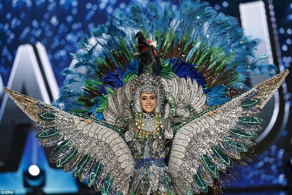 Шоу национальных костюмов на "Мисс Вселенная-2016": яркие наряды участниц
