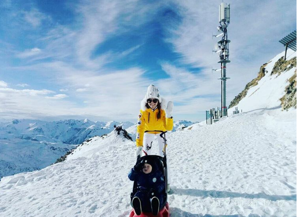 ''Покоряем высоты'': Наталья Подольская поделилась снимками сына в заснеженных горах