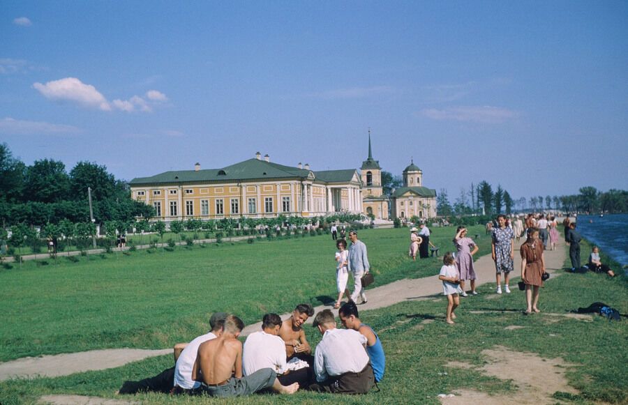 Ялта, Москва, Ленінград: у мережі знайшли унікальні фотографії СРСР