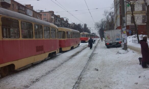 Коллапс: в Киеве в пробку попали около 20 трамваев. Фотофакт