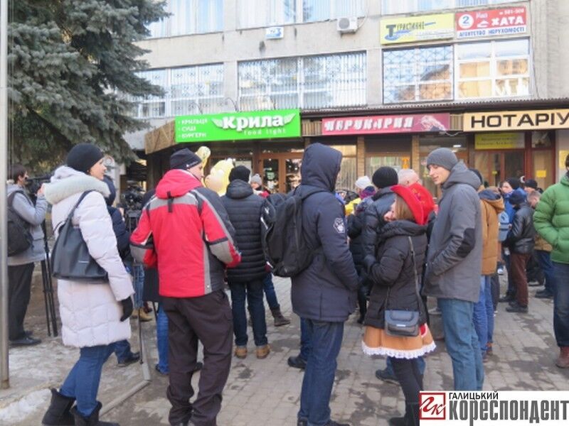 В Ивано-Франковске установили статую Гомера Симпсона