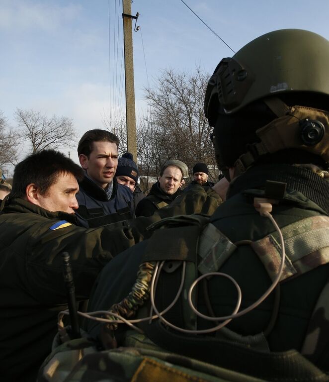 Климкин показал новому главе ОБСЕ последствия российской агрессии на Донбассе: фотофакт