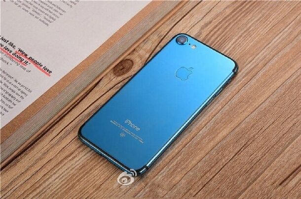 Apple готовится к выпуску голубого iPhone - шпионы показали фото