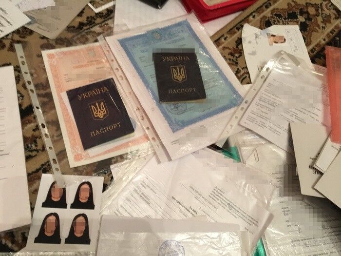 Грозит до 15 лет: СБУ задержала "паспортистку" террористов "ДНР" – опубликованы фото