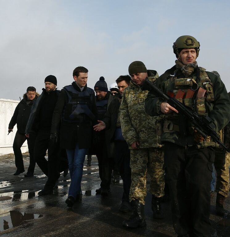 Климкин показал новому главе ОБСЕ последствия российской агрессии на Донбассе: фотофакт