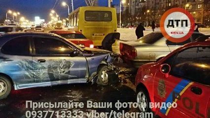 Стали известны подробности ДТП, из-за которого в Киеве остановился Московский мост