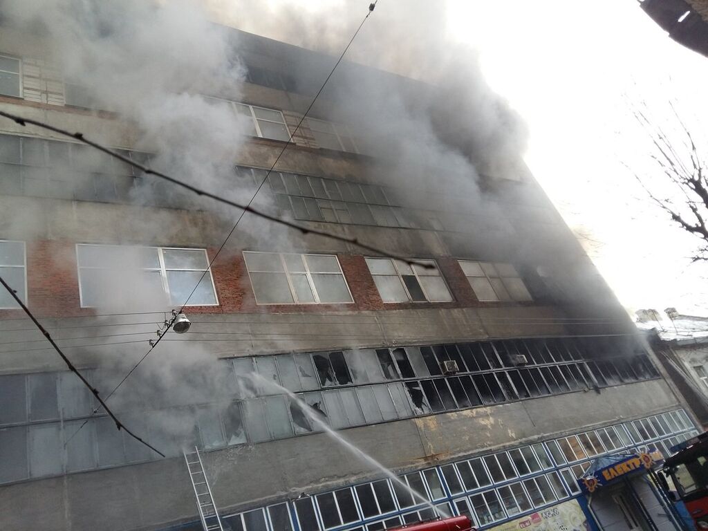 Масштабный пожар во Львове: загорелся завод "Электрон". Фотофакт