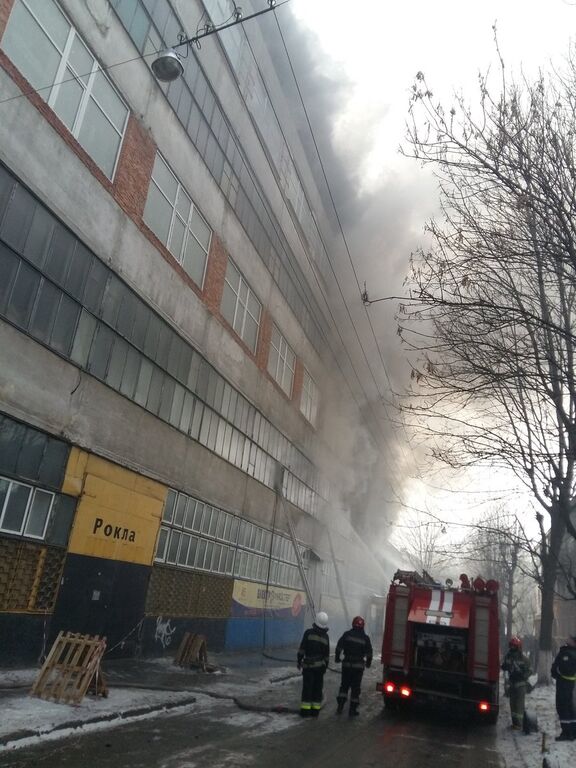 Масштабный пожар во Львове: загорелся завод "Электрон"