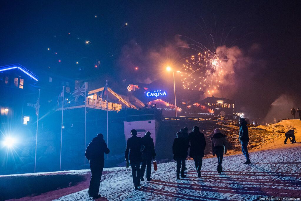 Матрешки, ушанки и Новый год: Варламов показал, как россияне "гудели" в Куршевеле