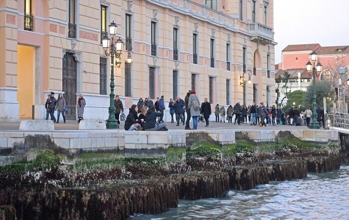 Венеція під час відливу: опубліковані дивні фото каналів без води