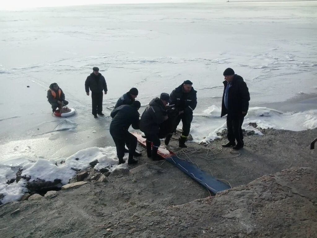 В Запорожской области мужчина провалился под лед (ФОТО)
