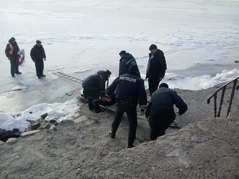 В Запорожской области мужчина провалился под лед (ФОТО)