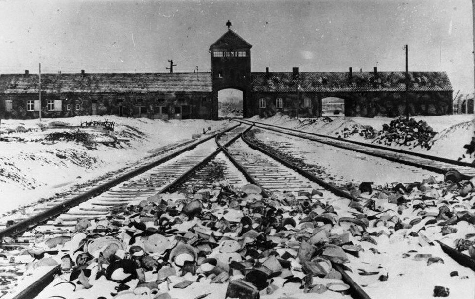 Польша открыла данные 8,5 тыс. сотрудников концлагеря Аушвиц