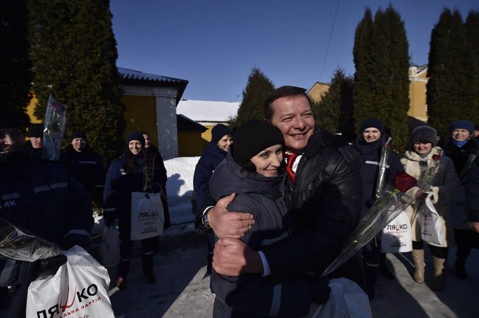 Не обійшлося без поцілунків: Ляшко виконав свою обіцянку перед рятувальниками