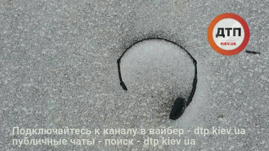 У Києві збили на смерть дівчину в навушниках, яка перебігала проспект