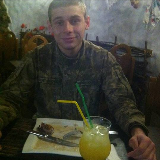 Футболист юношеской сборной Украины уехал служить в АТО: появились фото