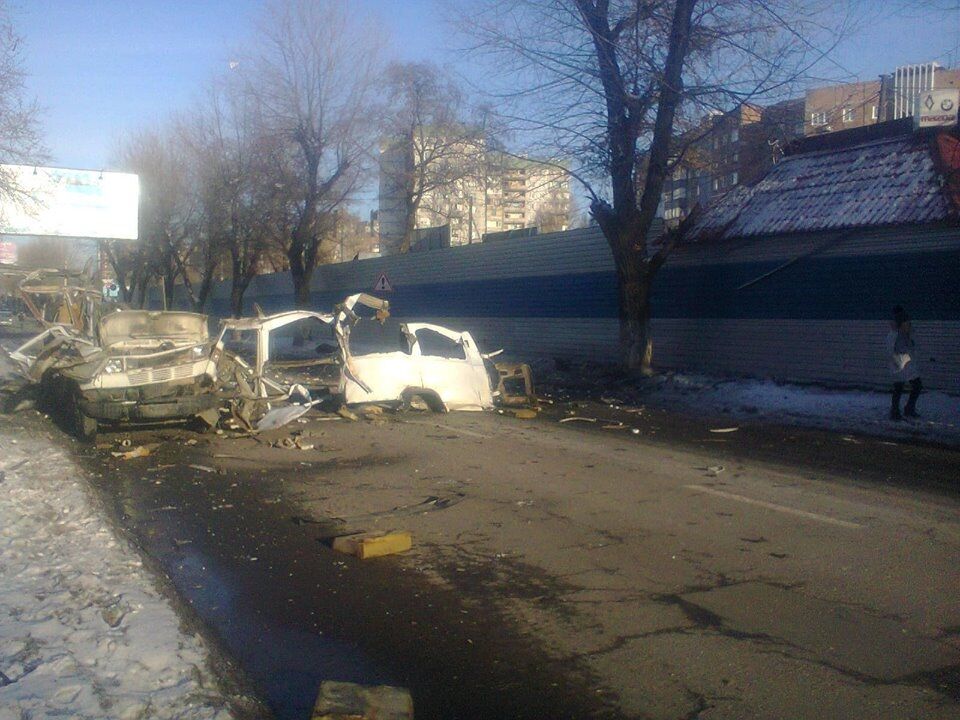 "Опять кого-то взорвали": в Донецке автобус "разорвало в хлам". Появились фото