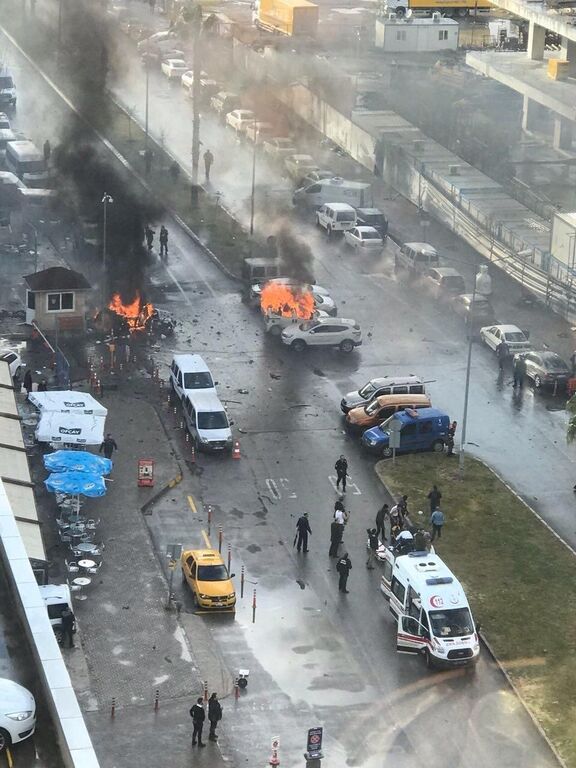 Теракт біля суду в Туреччині: двоє загиблих, ліквідовані смертники